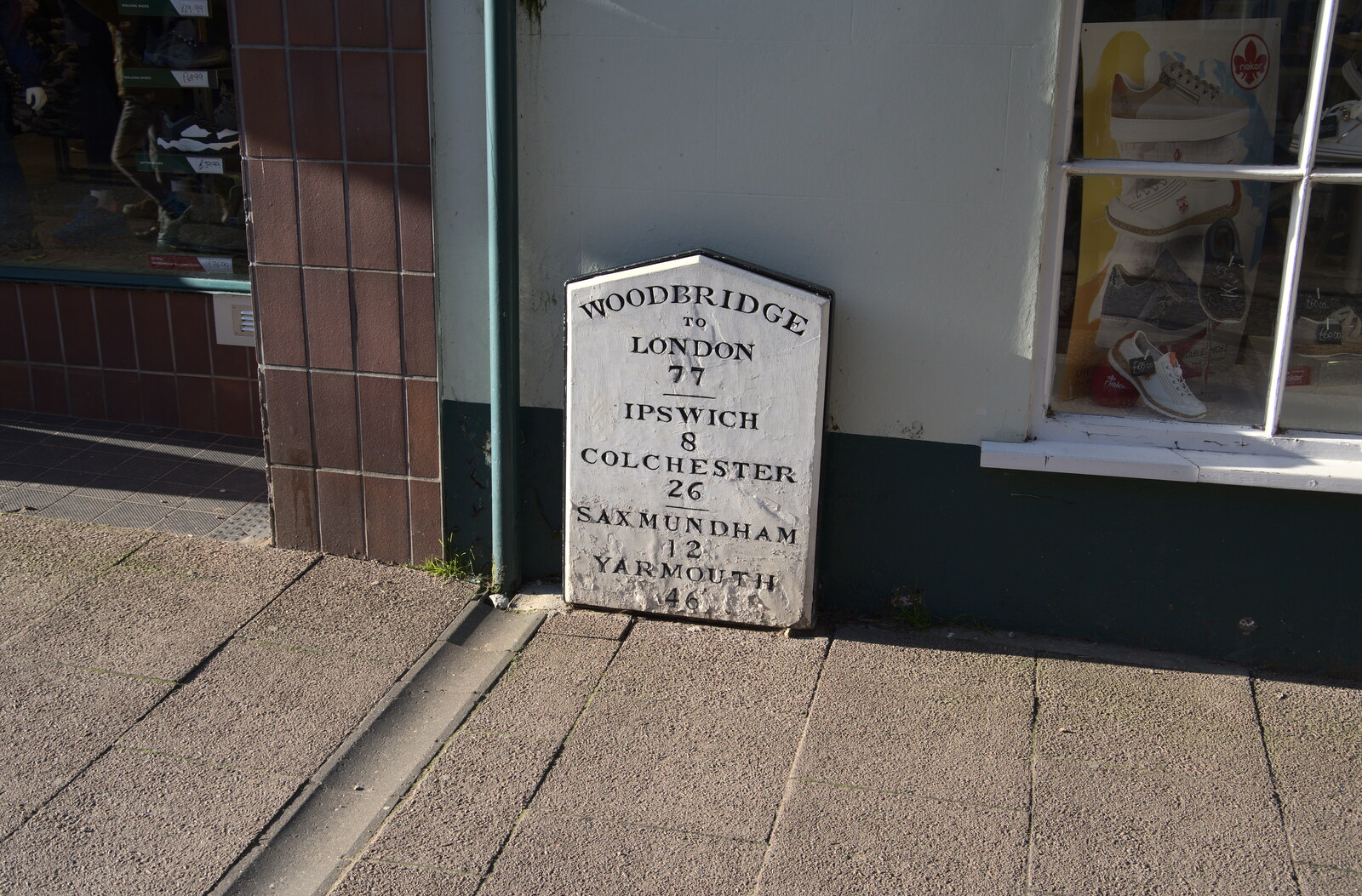 A milepost sign on the Thoroughfare from A Trip to the Violin Shop, Woodbridge, Suffolk - 12th March 2022