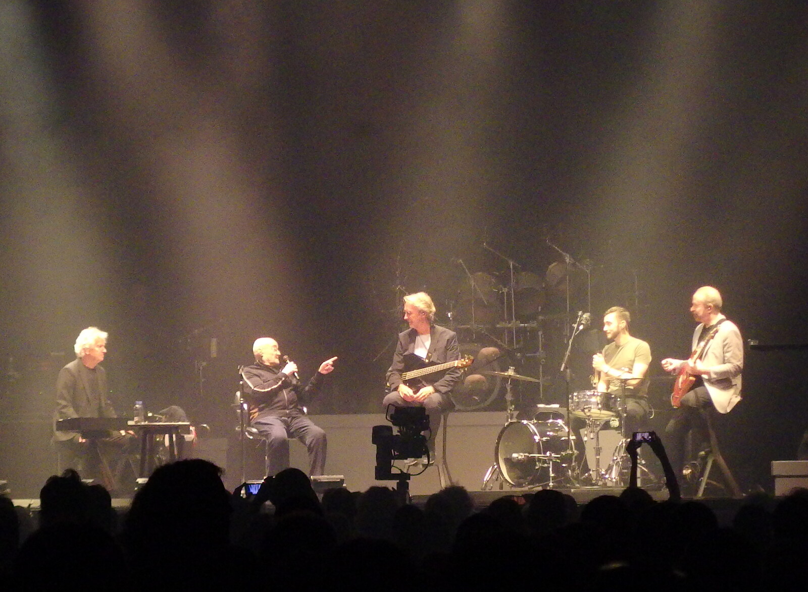 There's a sort-of acoustic interlude from Genesis at the O2, North Greenwich, London - 24th March 2022