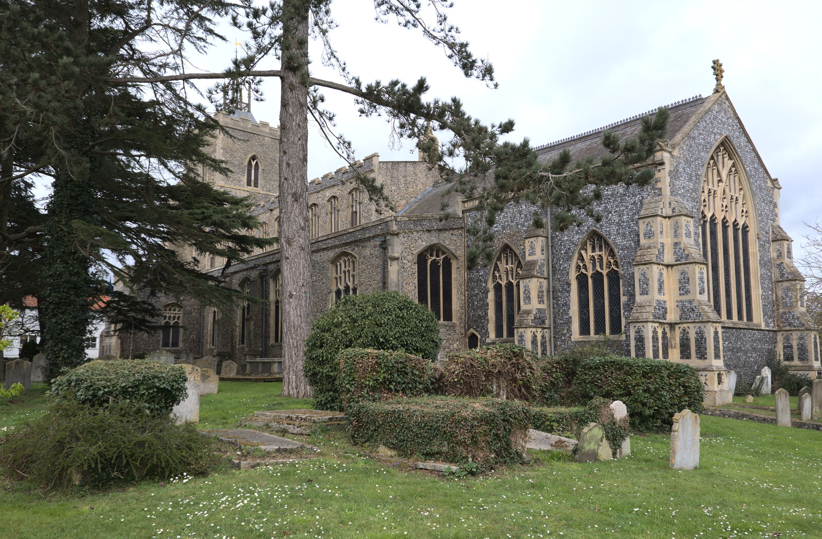 A Trip Down South, New Milton, Hampshire - 9th April 2022: St. Mary's church in Diss