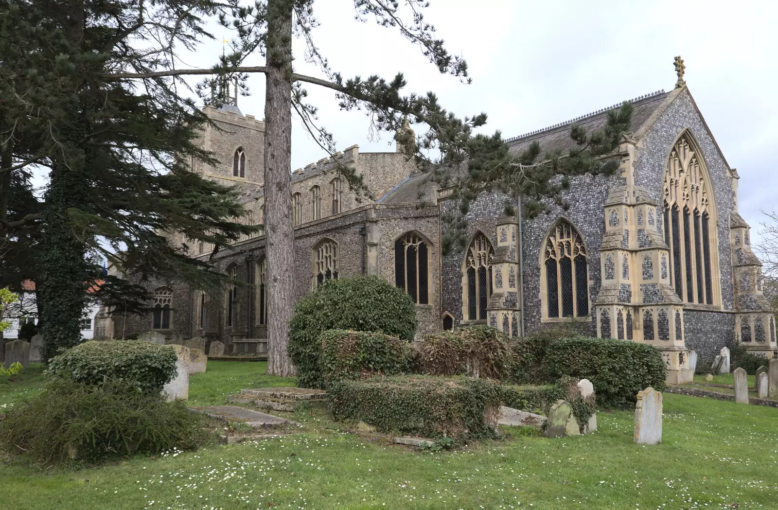 St. Mary's church in Diss, from A Trip Down South, New Milton, Hampshire - 9th April 2022