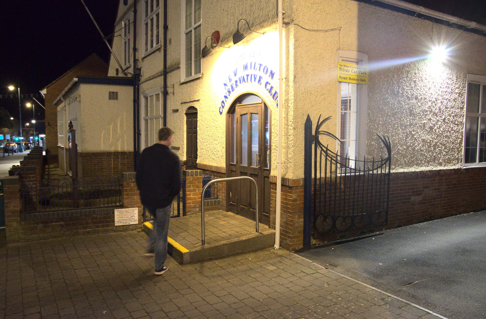 A Trip Down South, New Milton, Hampshire - 9th April 2022: We actually visit the Conservative Club