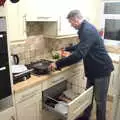 Sean rustles up some fajitas, A Trip Down South, New Milton, Hampshire - 9th April 2022