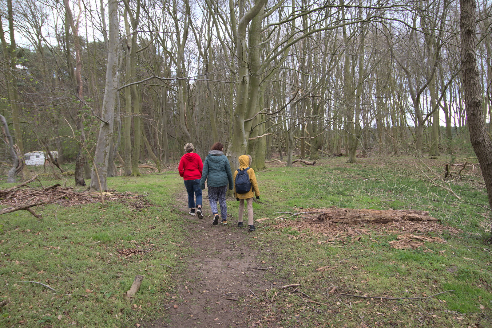 A Camper-Van Trip, West Harling, Norfolk - 13th April 2022: Jules, Isobel and Harry are in the woods