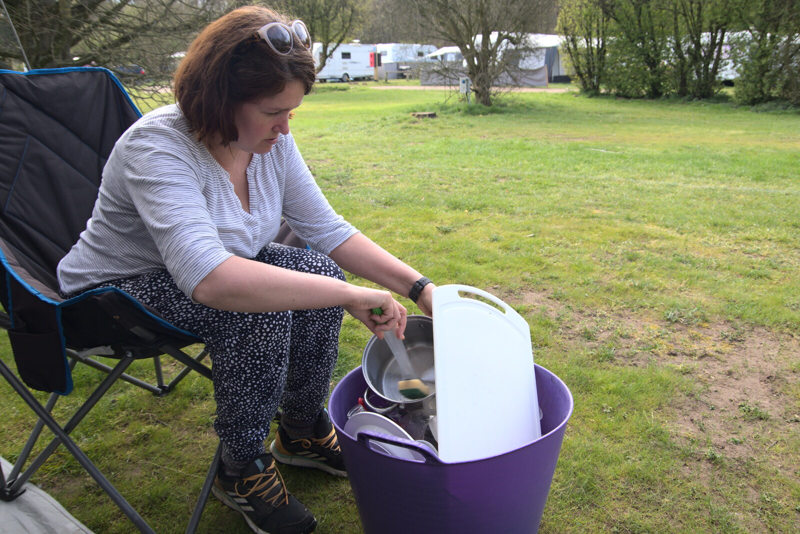 A Camper-Van Trip, West Harling, Norfolk - 13th April 2022: Isobel does the washing up