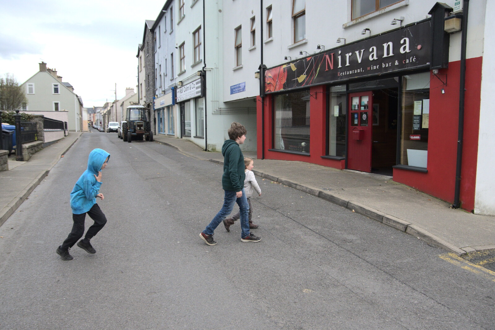 Harry, Fred and Ra-ra cross the road from Manorhamilton and Bundoran, Leitrim and Donegal, Ireland - 16th April 2022