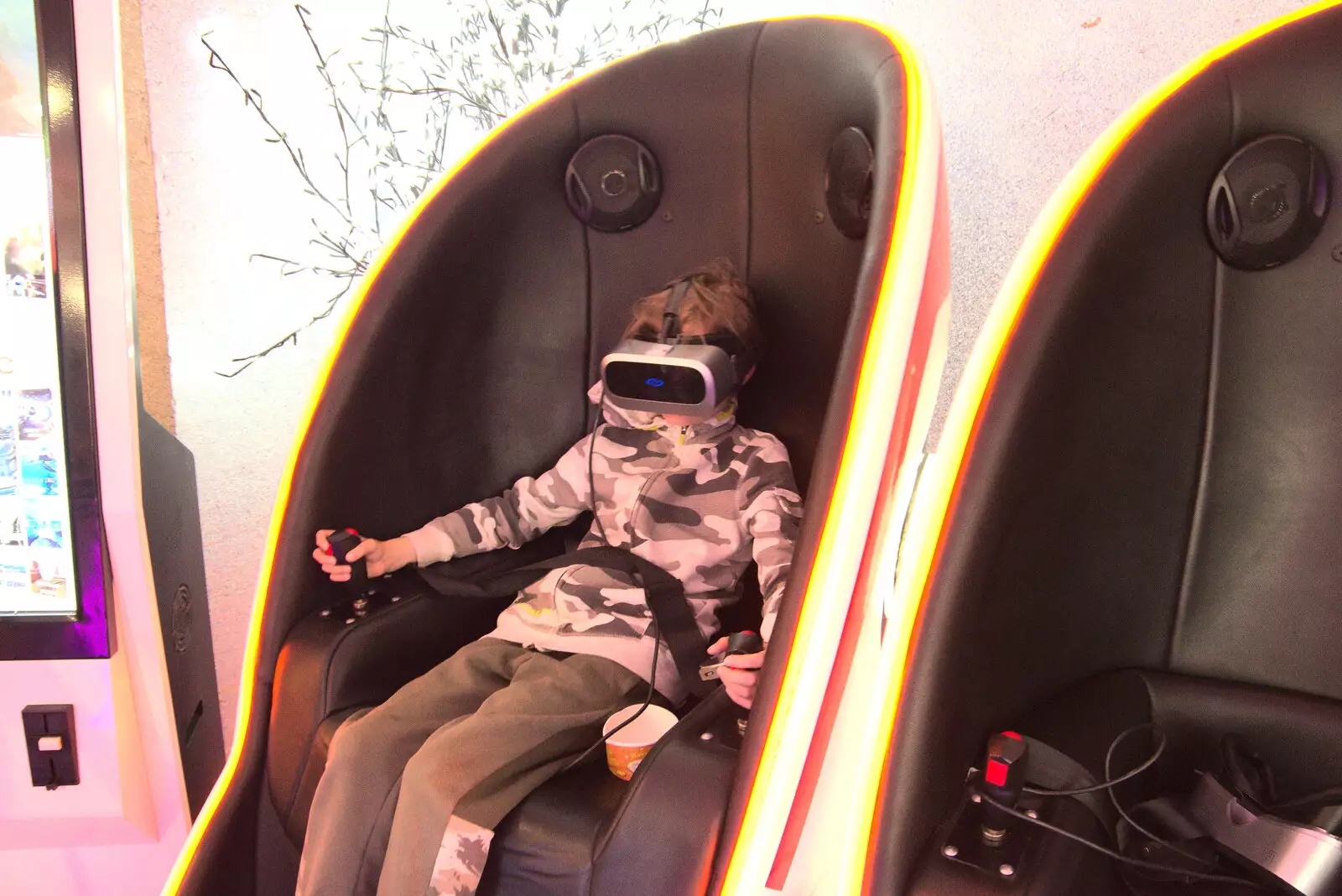 Harry has a go on the VR machine, from On the Beach at Sea Palling, Norfolk - 8th May 2022