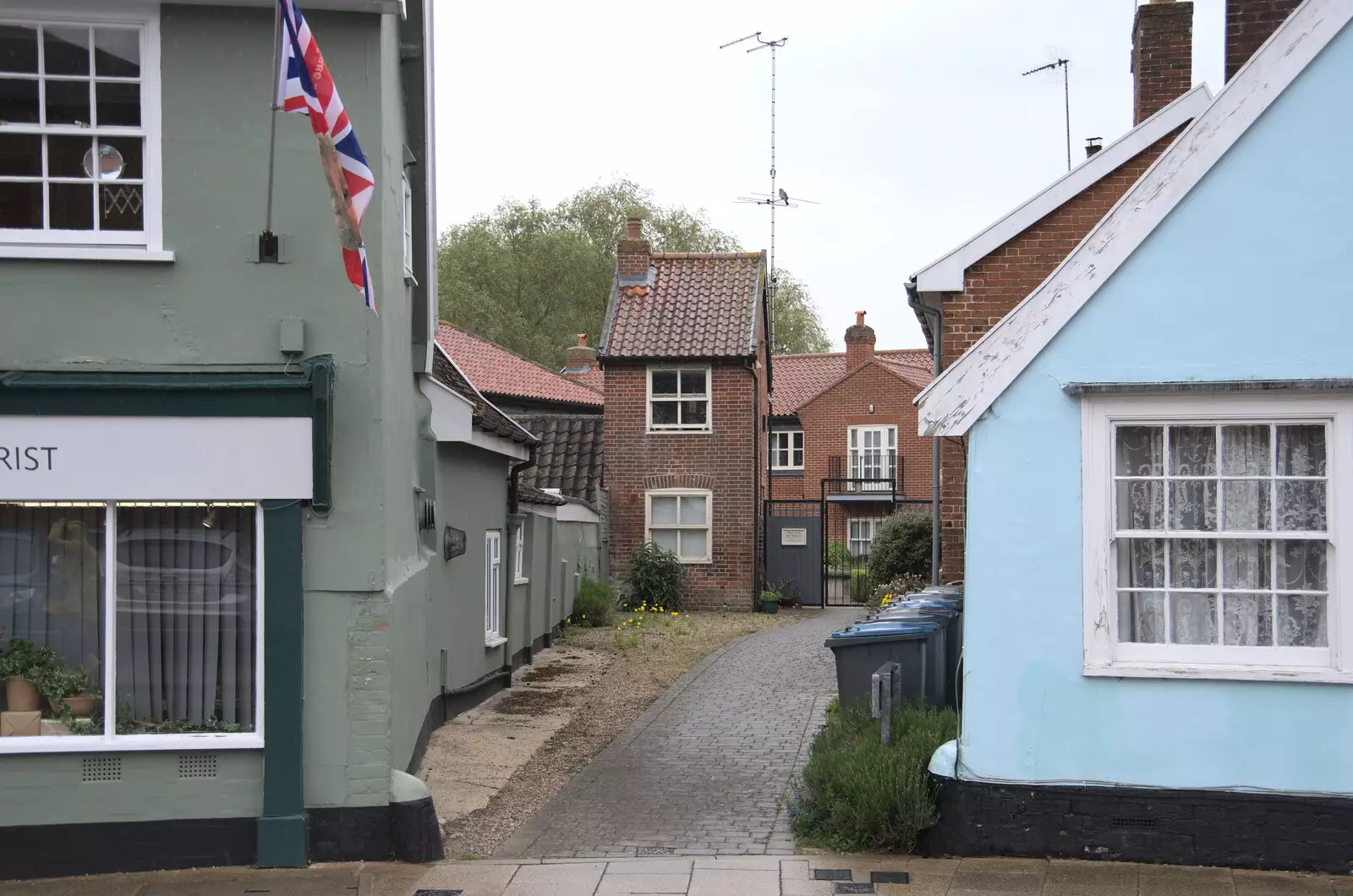 A curious super-thin house, from On the Beach at Sea Palling, Norfolk - 8th May 2022