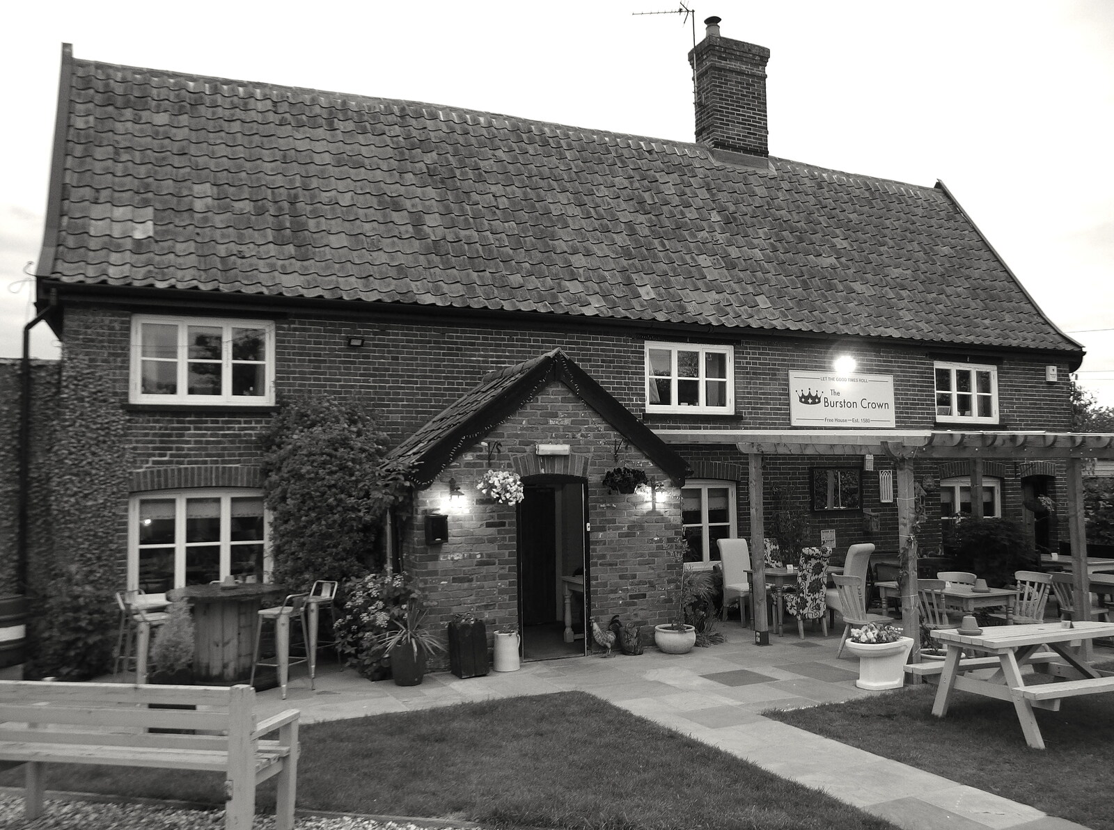 The Burston Crown pub from The BSCC at Burston and The Legend of Swallow Aquatics, East Harling, Norfolk - 15th May 2022