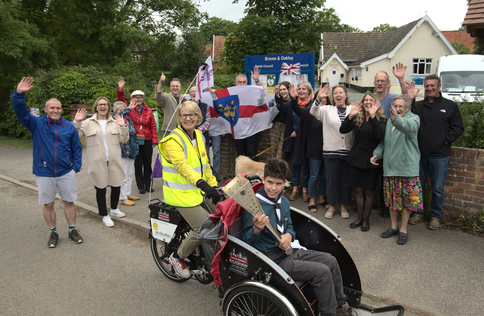 A group photo occurs from The Jubilee Torch Run, Brome and Oakley, Suffolk - 25th May 2022