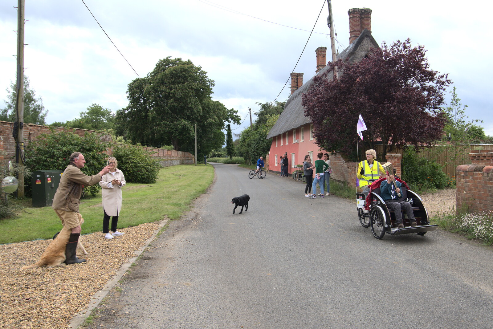 There's a stop for another photo from The Jubilee Torch Run, Brome and Oakley, Suffolk - 25th May 2022