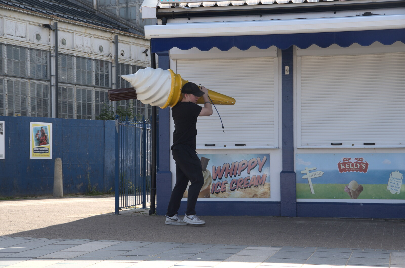 A giant ice-cream cone gets hauled off from Faded Seaside Glamour: A Weekend in Great Yarmouth, Norfolk - 29th May 2022