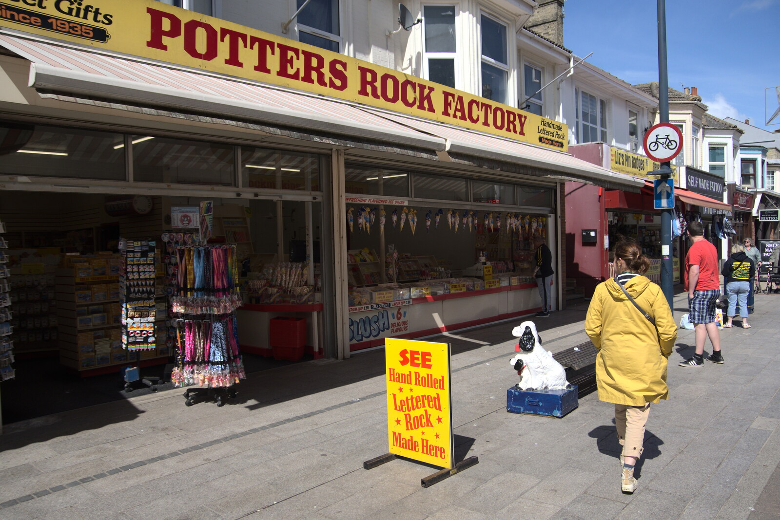 We walk past the Potters Rock Factory from Faded Seaside Glamour: A Weekend in Great Yarmouth, Norfolk - 29th May 2022