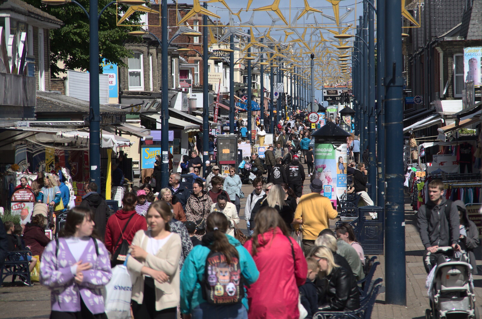 Regent Road is heaving from Faded Seaside Glamour: A Weekend in Great Yarmouth, Norfolk - 29th May 2022