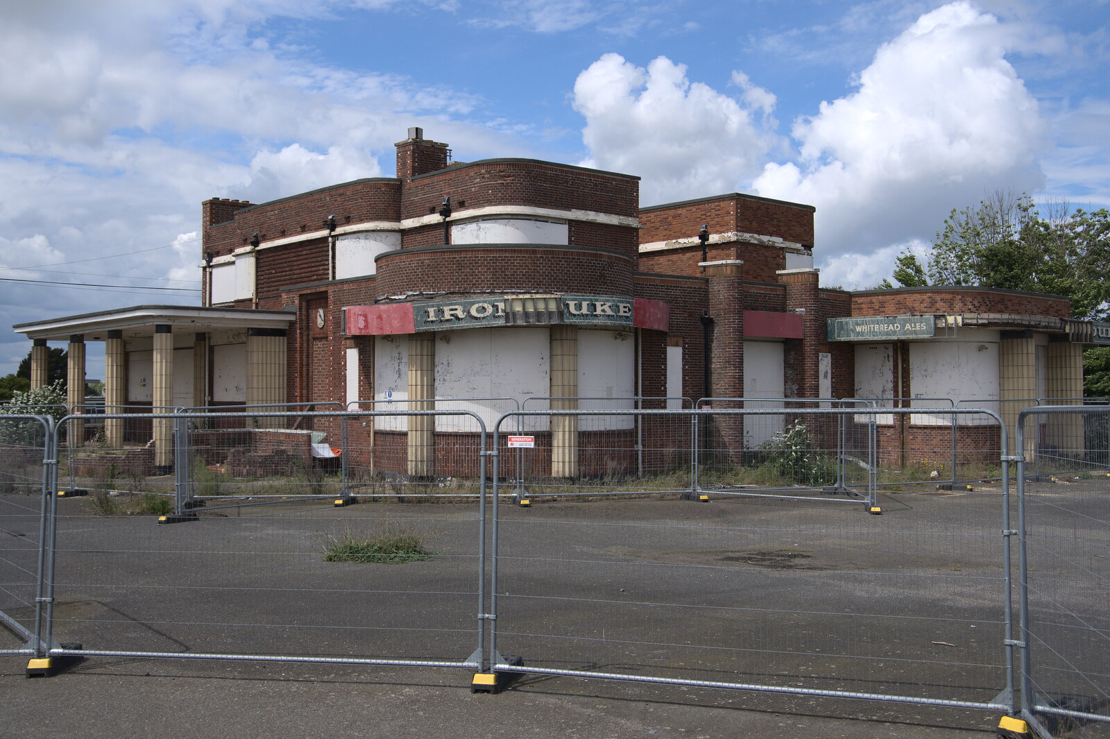 The awesomely derelict Iron Duke pub from Faded Seaside Glamour: A Weekend in Great Yarmouth, Norfolk - 29th May 2022