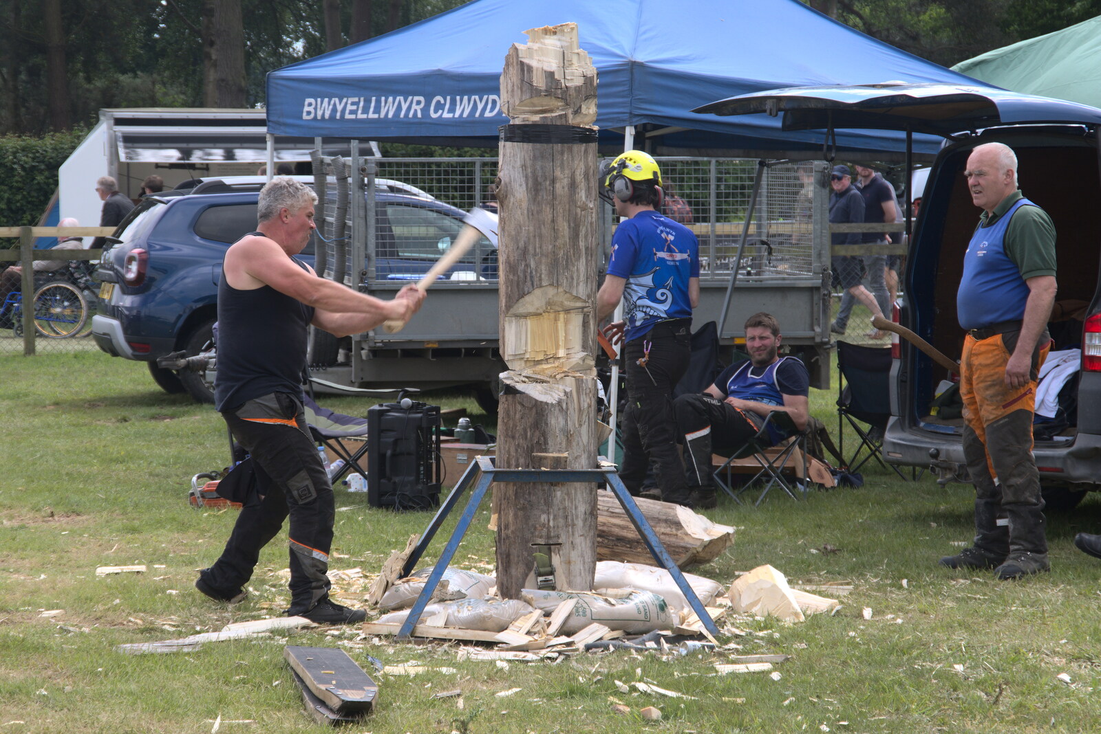 The Suffolk Show, Trinity Park, Ipswich - 1st June 2022: A log chopping demonstration
