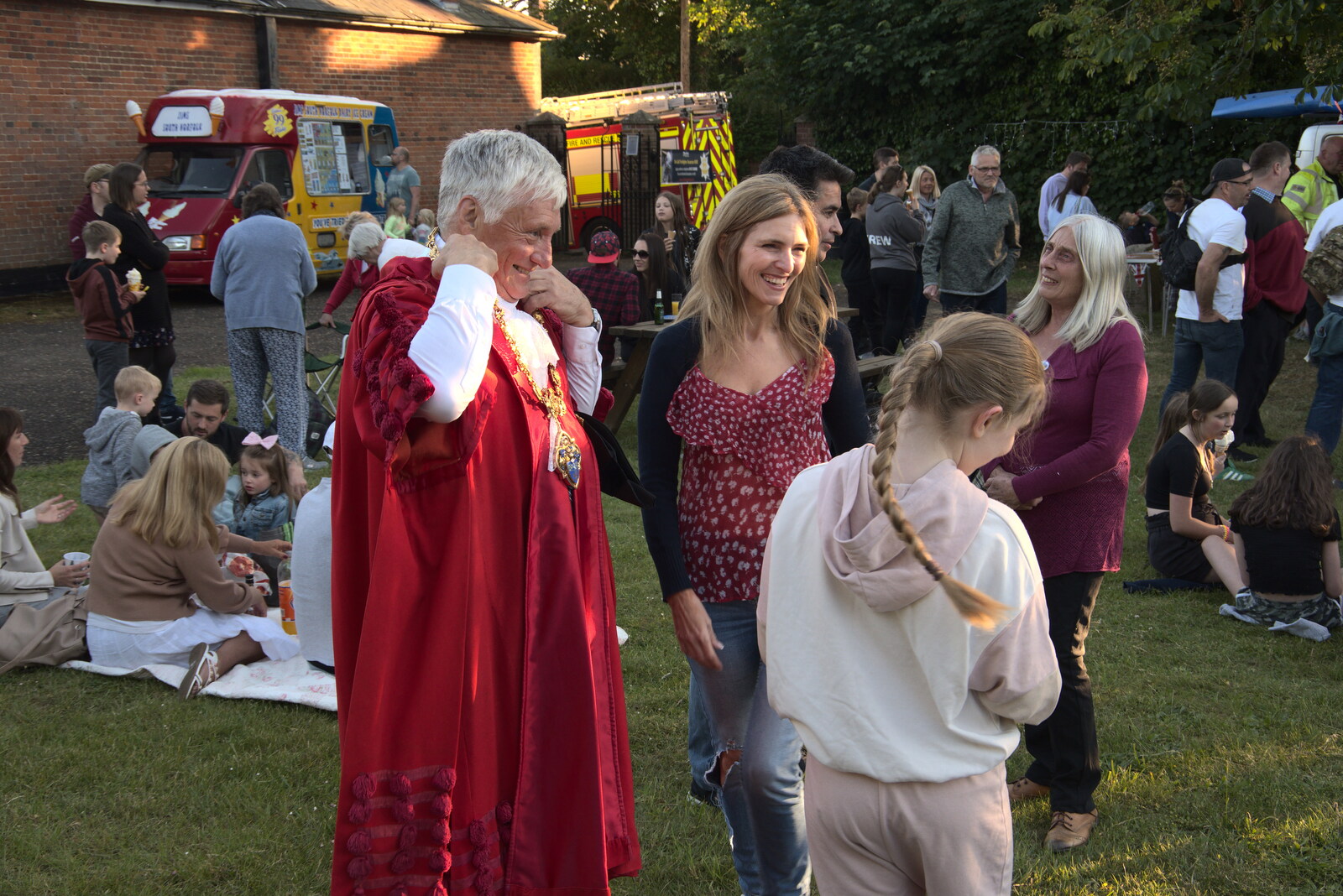The mayor puts his chain back on after lending it out from The Lighting of the Jubilee Beacon, Eye, Suffolk - 2nd June 2022