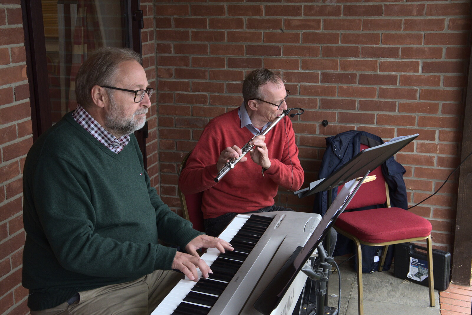 Platinum Jubilee Sunday in Palgrave, Brome and Coney Weston - 5th June 2022: The flute guy and the other pianist do another tune