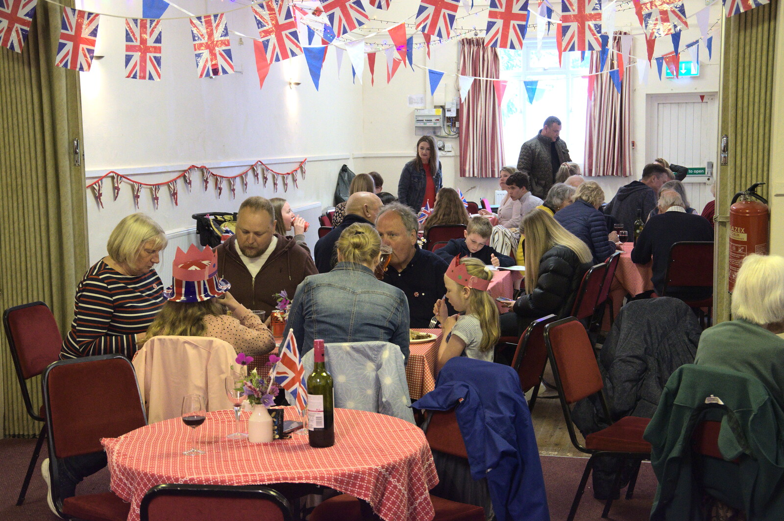 Platinum Jubilee Sunday in Palgrave, Brome and Coney Weston - 5th June 2022: Crowds in Brome Village Hall