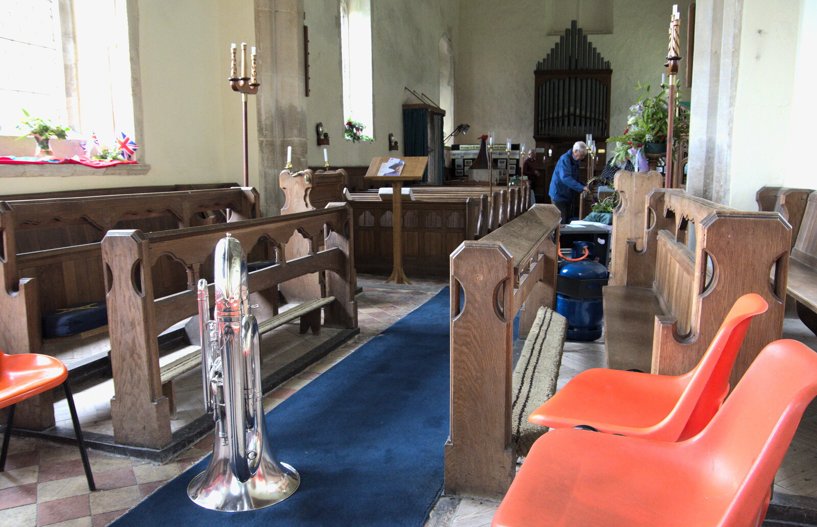 Platinum Jubilee Sunday in Palgrave, Brome and Coney Weston - 5th June 2022: Julian's E♭ Bass waits in the aisle 