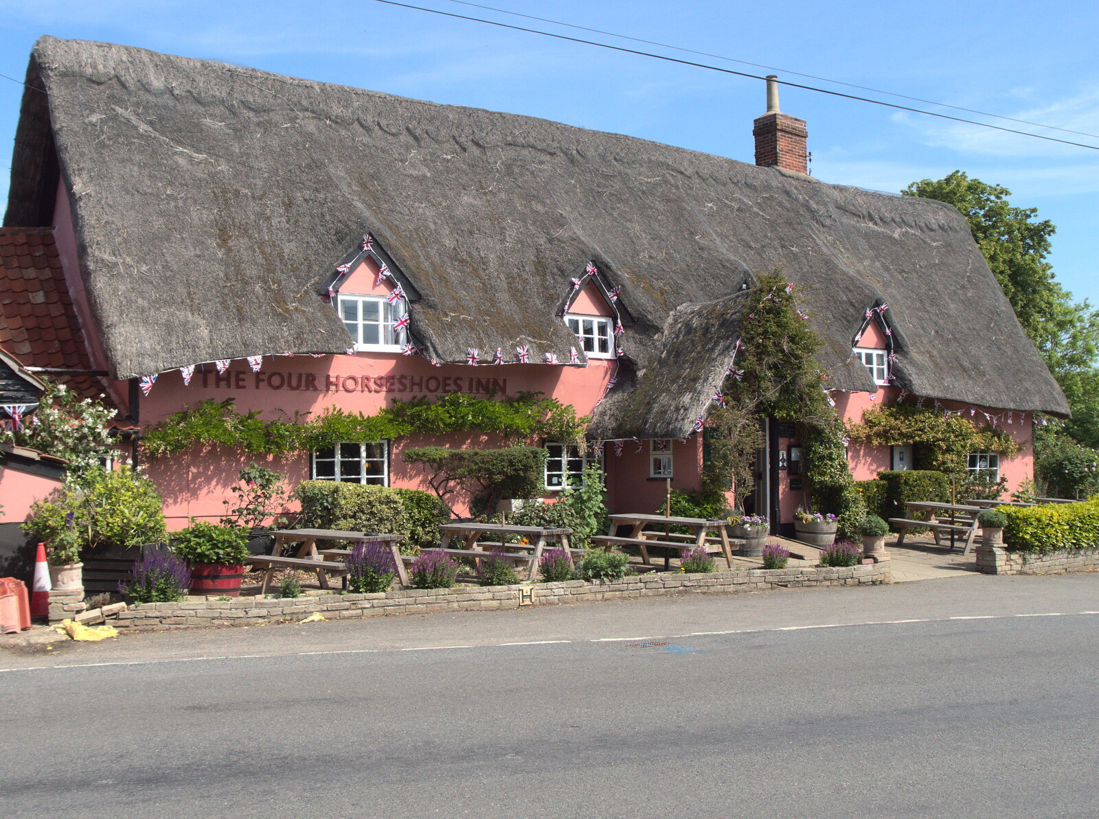 A Bike Ride Miscellany, Brome to Cotton, Suffolk - 6th June 2022: The Four Horseshoes at Thornham