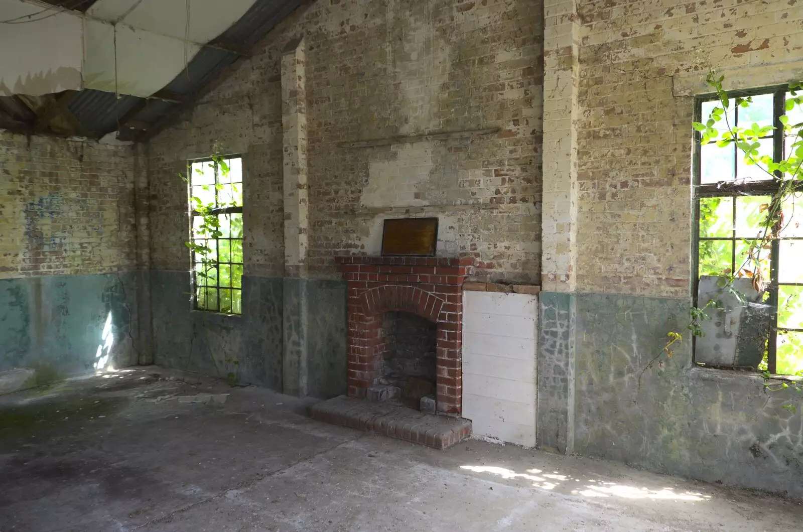 The 446th Bomb Group's 'Aero Club' room, from A 1940s Timewarp, Site 4, Bungay Airfield, Flixton, Suffolk - 9th June 2022