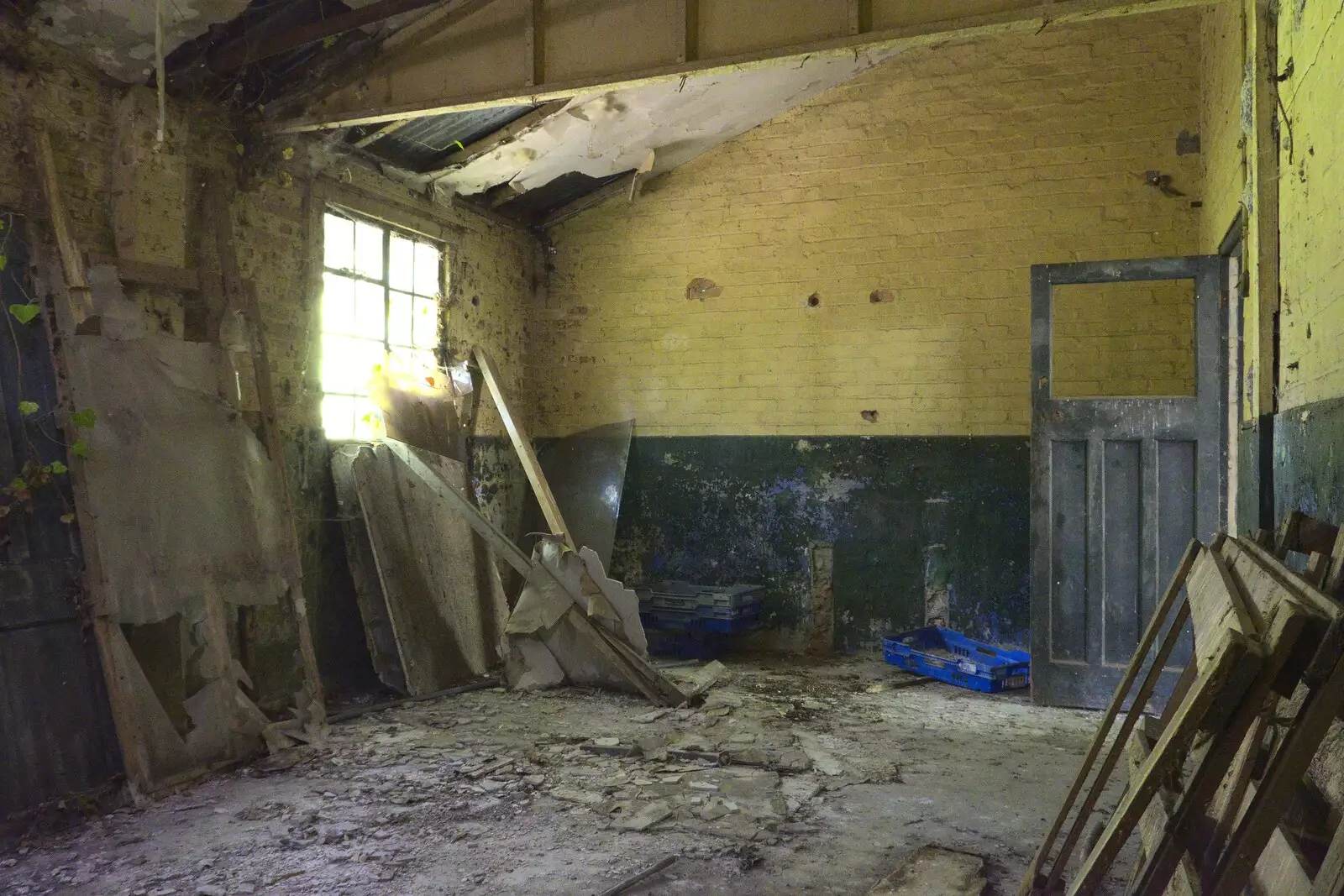 Another derelict room, from A 1940s Timewarp, Site 4, Bungay Airfield, Flixton, Suffolk - 9th June 2022