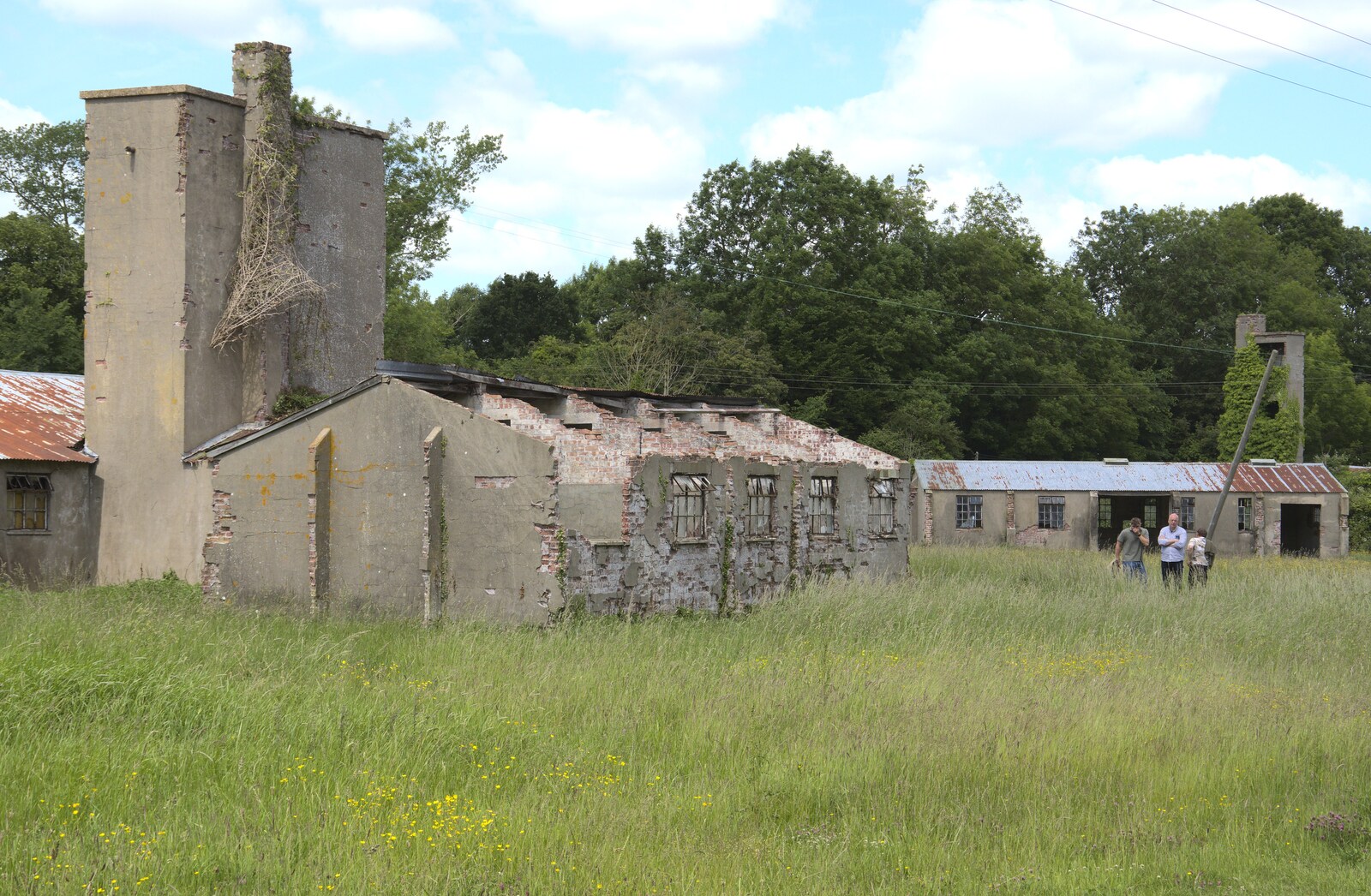 A roofless hut from A 1940s Timewarp, Site 4, Bungay Airfield, Flixton, Suffolk - 9th June 2022
