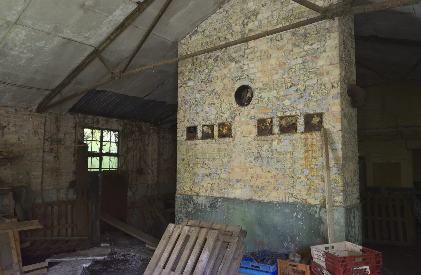 Curious rust stains on a wall, from A 1940s Timewarp, Site 4, Bungay Airfield, Flixton, Suffolk - 9th June 2022