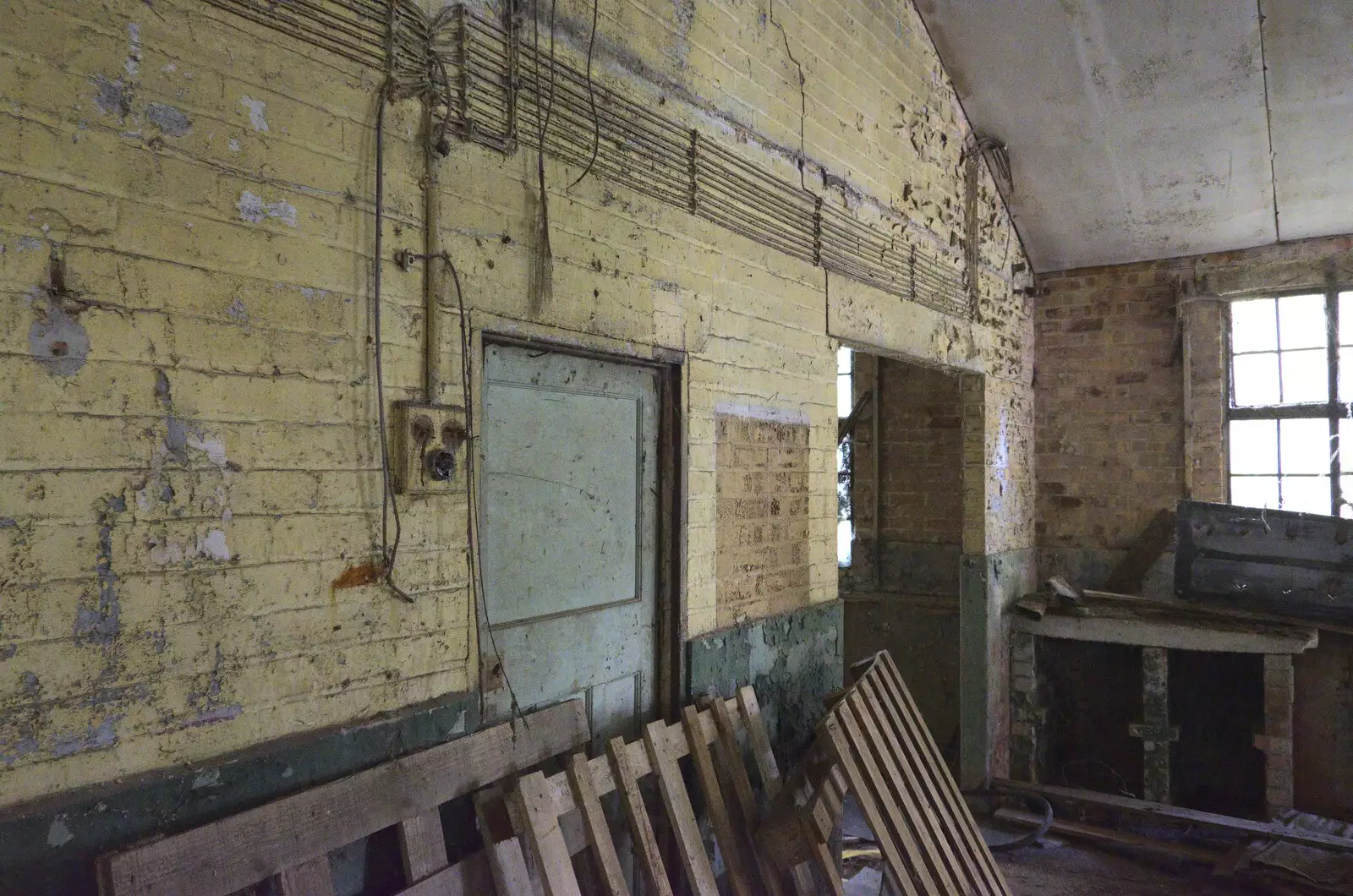 Some original 1940s wiring, from A 1940s Timewarp, Site 4, Bungay Airfield, Flixton, Suffolk - 9th June 2022