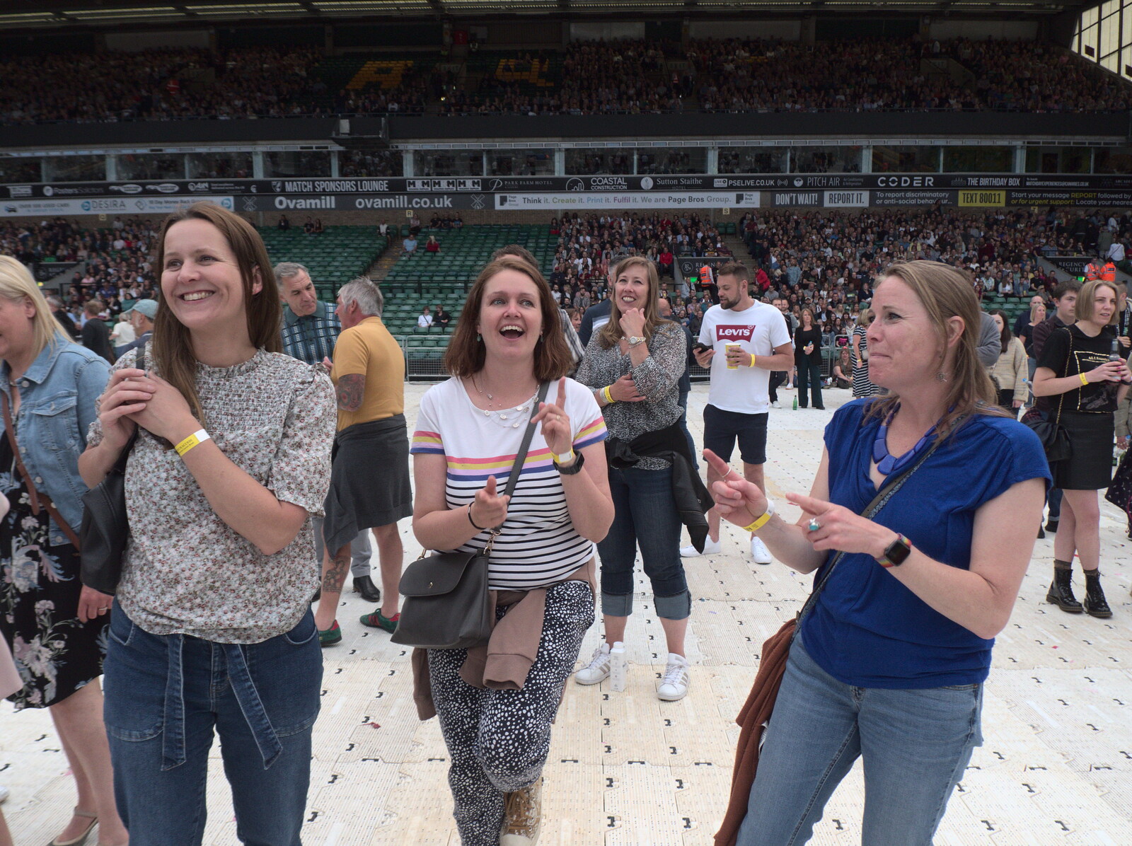 The Killers at Carrow Road, Norwich, Norfolk - 9th June 2022: Isobel and Allyson dance around