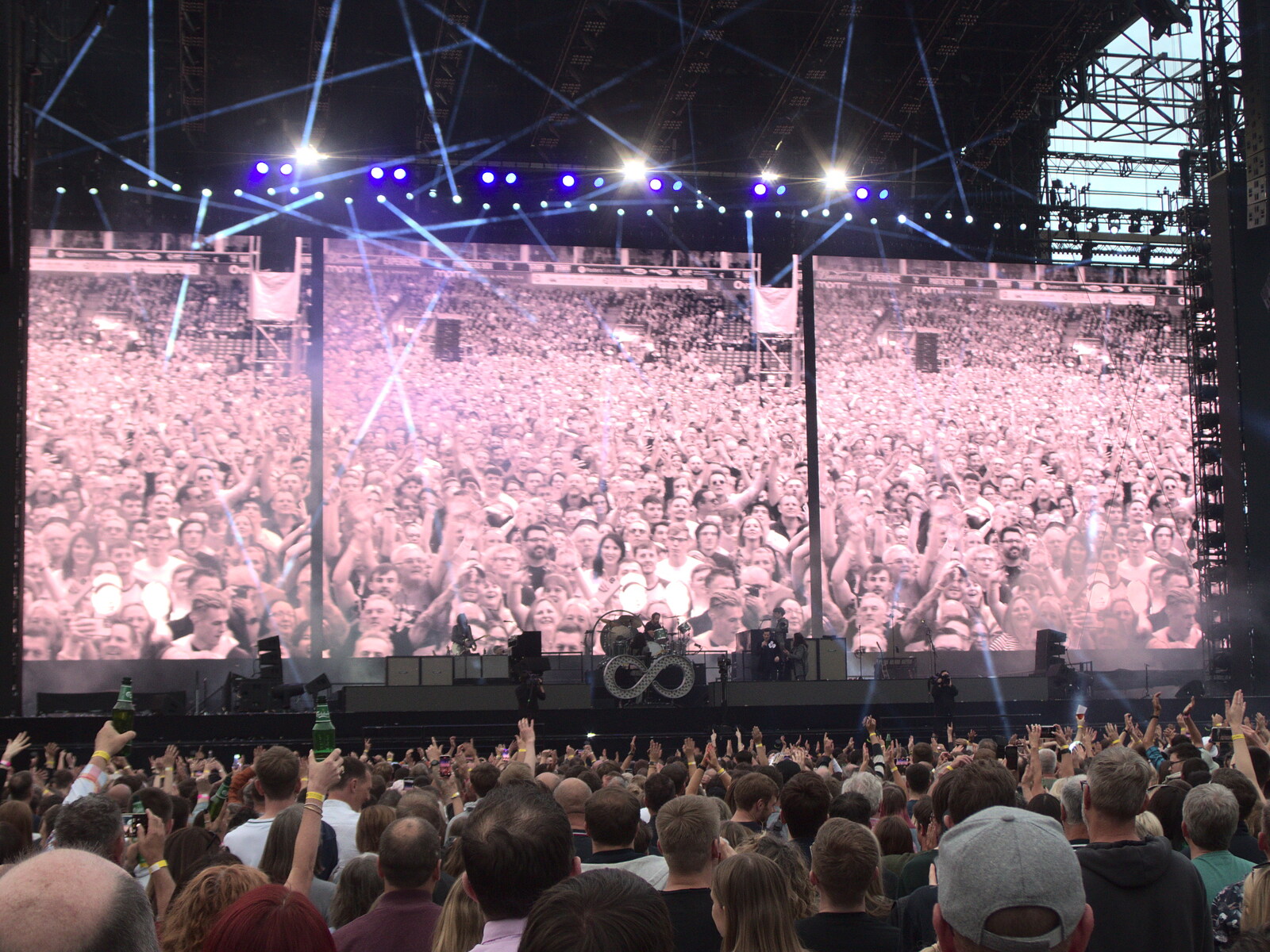The Killers at Carrow Road, Norwich, Norfolk - 9th June 2022: The crowd sees itself