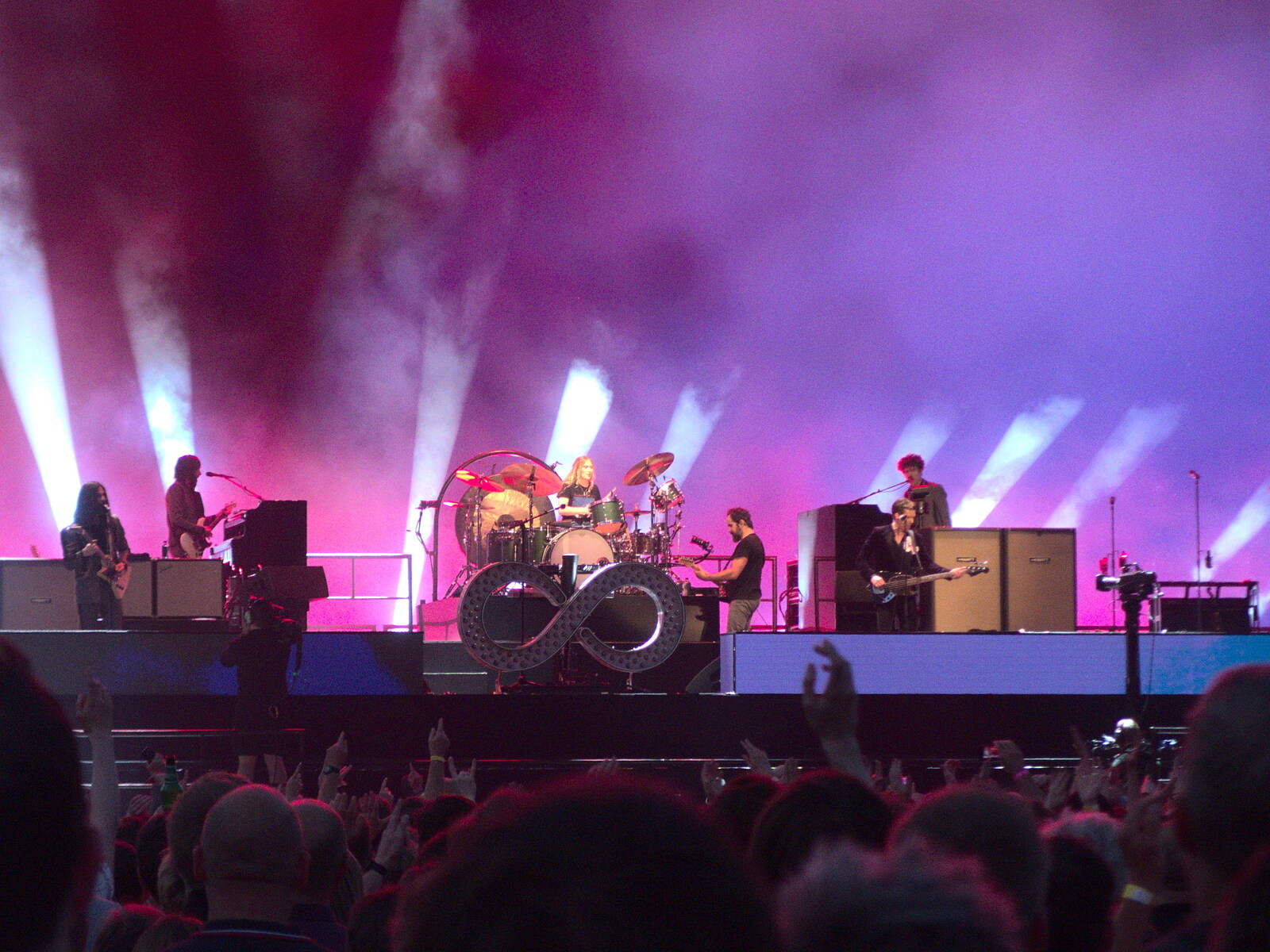 The Killers at Carrow Road, Norwich, Norfolk - 9th June 2022: More impressive dumming from student Grace