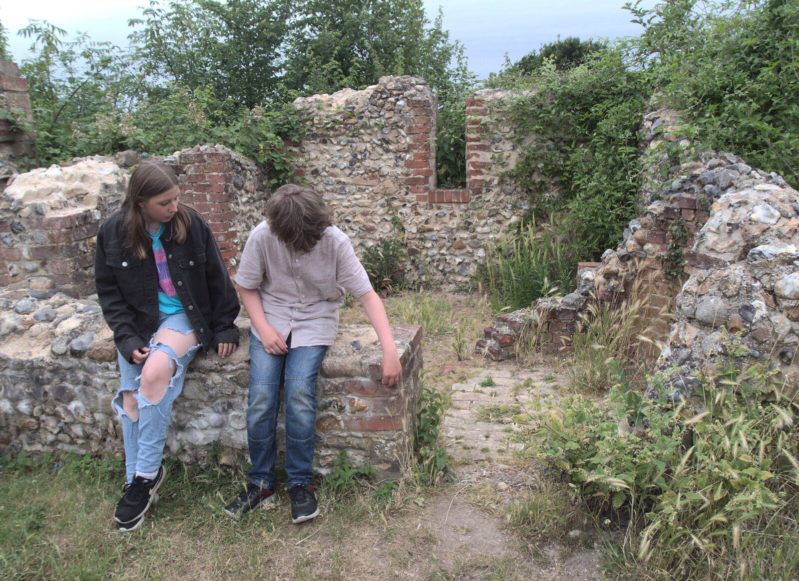 Fred's Flute Exam and Sean and Hannah Visit, Norwich and Brome, Suffolk - 18th June 2022: Soph and Fred sit on a wall in the castle