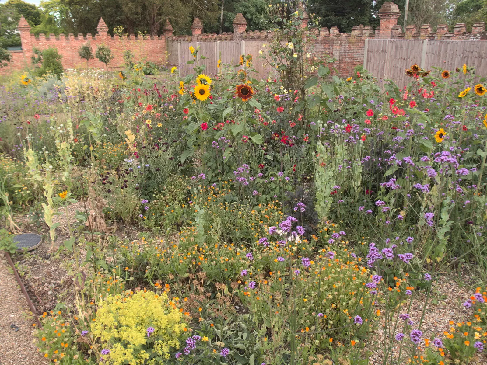 The Oaksmere's flower beds, from A Fire, a Fête, and a Scout Camp, Hallowtree, Suffolk - 30th June 2022