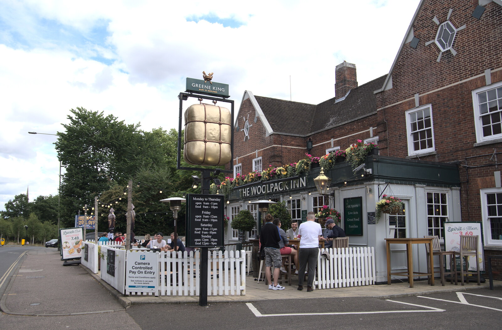 The Woolpack on Golden Ball Street from The Lord Mayor's Procession, Norwich, Norfolk - 2nd July 2022