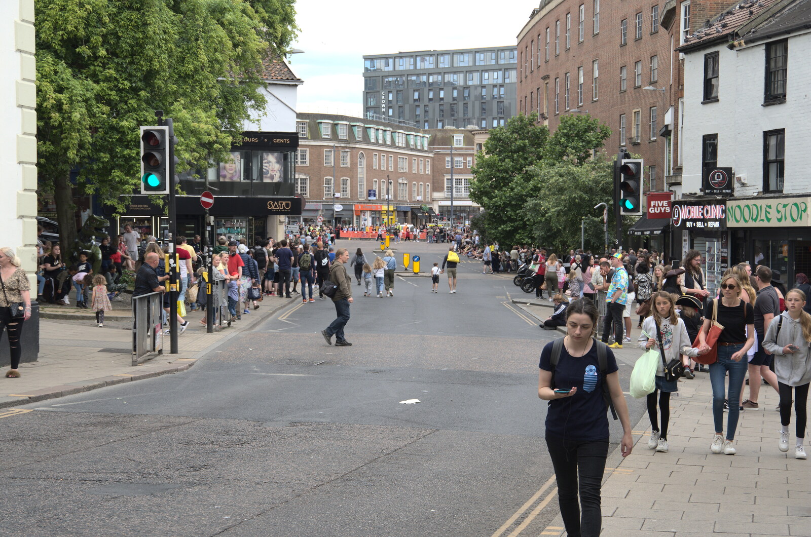 Crowds build on on Red Lion Street from The Lord Mayor's Procession, Norwich, Norfolk - 2nd July 2022