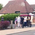 A Ride to Walsham Le Willows, Suffolk - 15th July 2022, Andy the Sausage has a queueing thing going on
