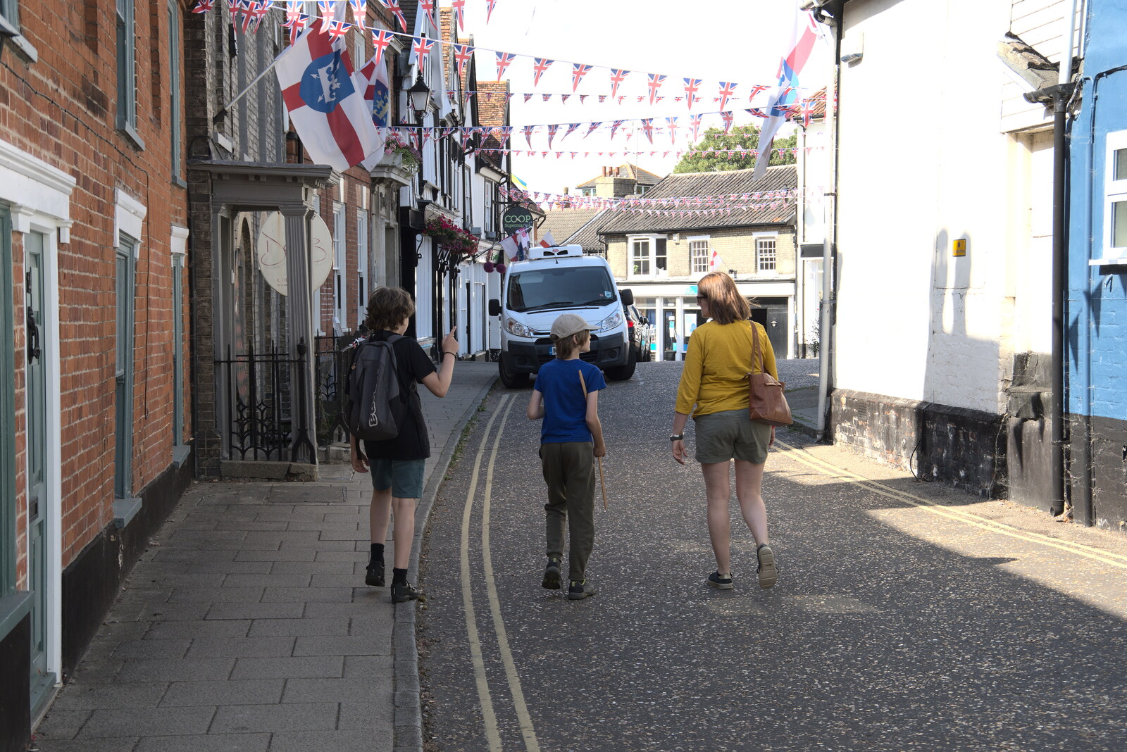 A Trip to Framlingham, Suffolk - 28th July 2022: We roam around the market square