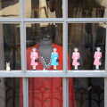 A Trip to Framlingham, Suffolk - 28th July 2022, There are a load of waving queens in a shop window