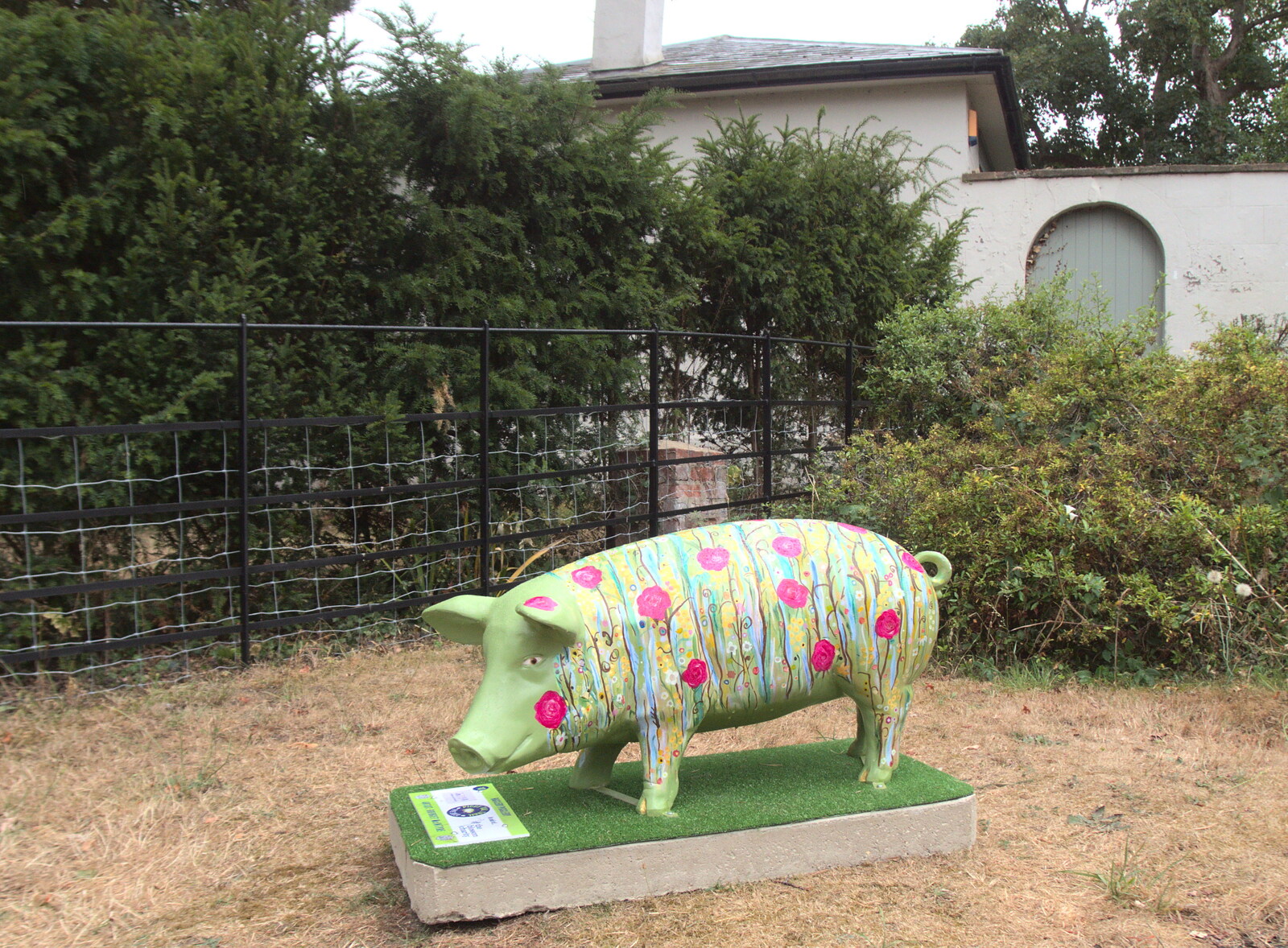 The Eye Piggy Tail Trail and Ipswich Dereliction, Suffolk - 29th July 2022: A flowery pig