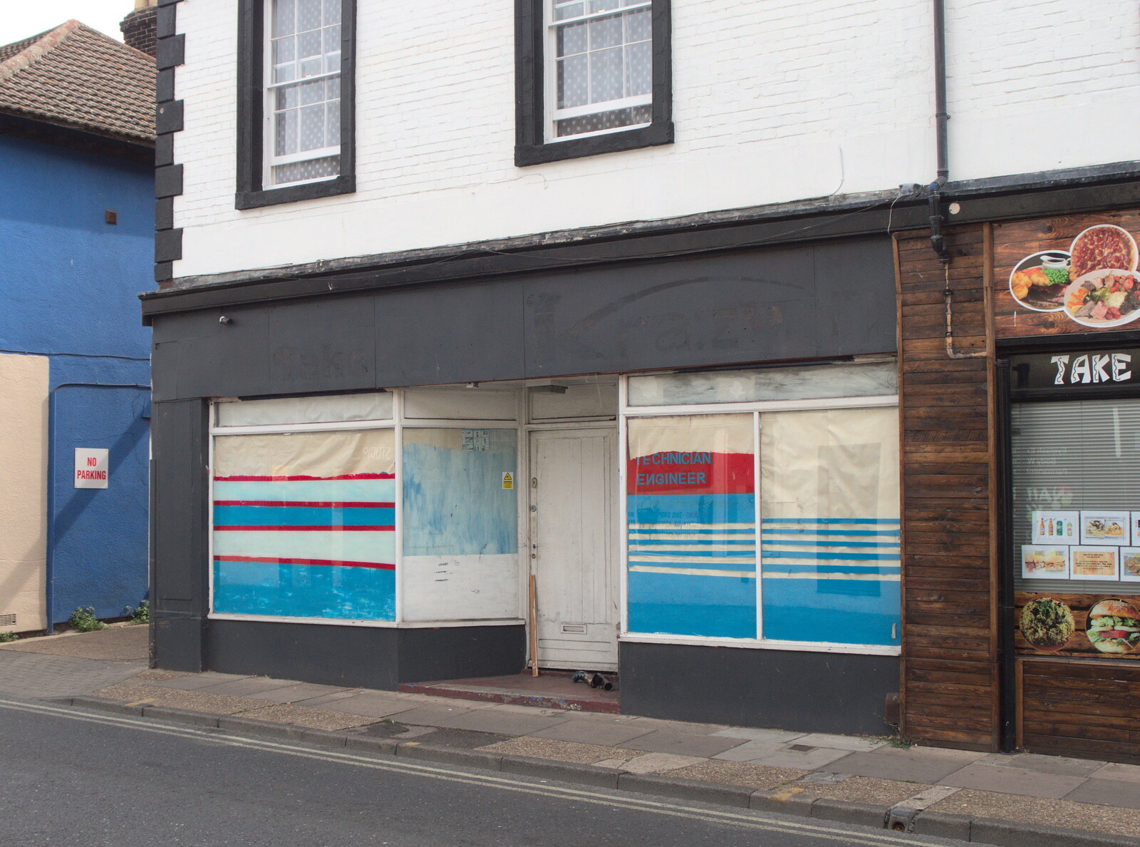 The Eye Piggy Tail Trail and Ipswich Dereliction, Suffolk - 29th July 2022: An empty shop on Upper Orwell Street