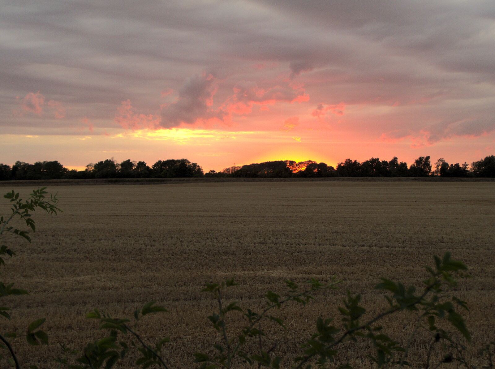 There's an interesting sunset near Dickleburgh from The BSCC at Pulham and Marc's Birthday at Ampersand Tap, Diss, Norfolk - 6th August 2022