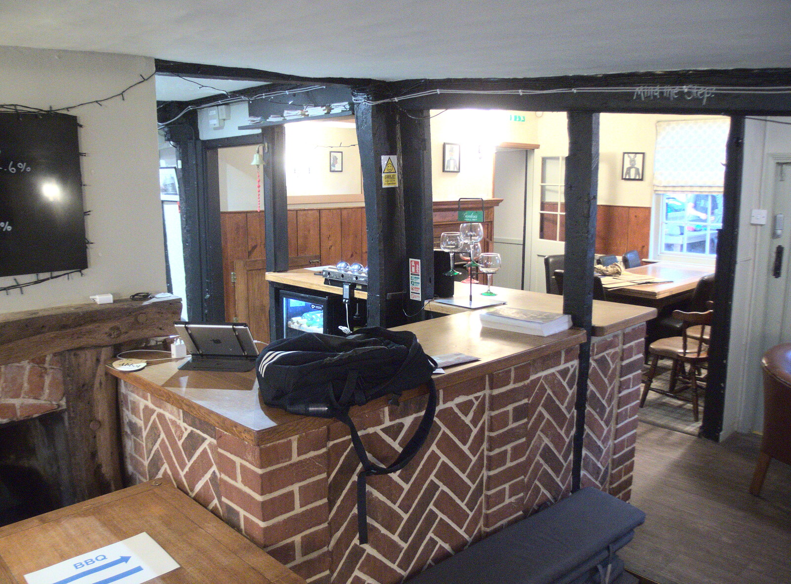 The BSCC at the Cross Keys, Redgrave, Suffolk - 25th August 2022: The back bar at the Cross Keys