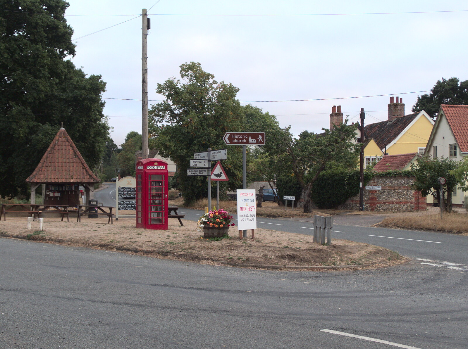 The BSCC at the Cross Keys, Redgrave, Suffolk - 25th August 2022: A red K6 phonebox on the green at Redgrave
