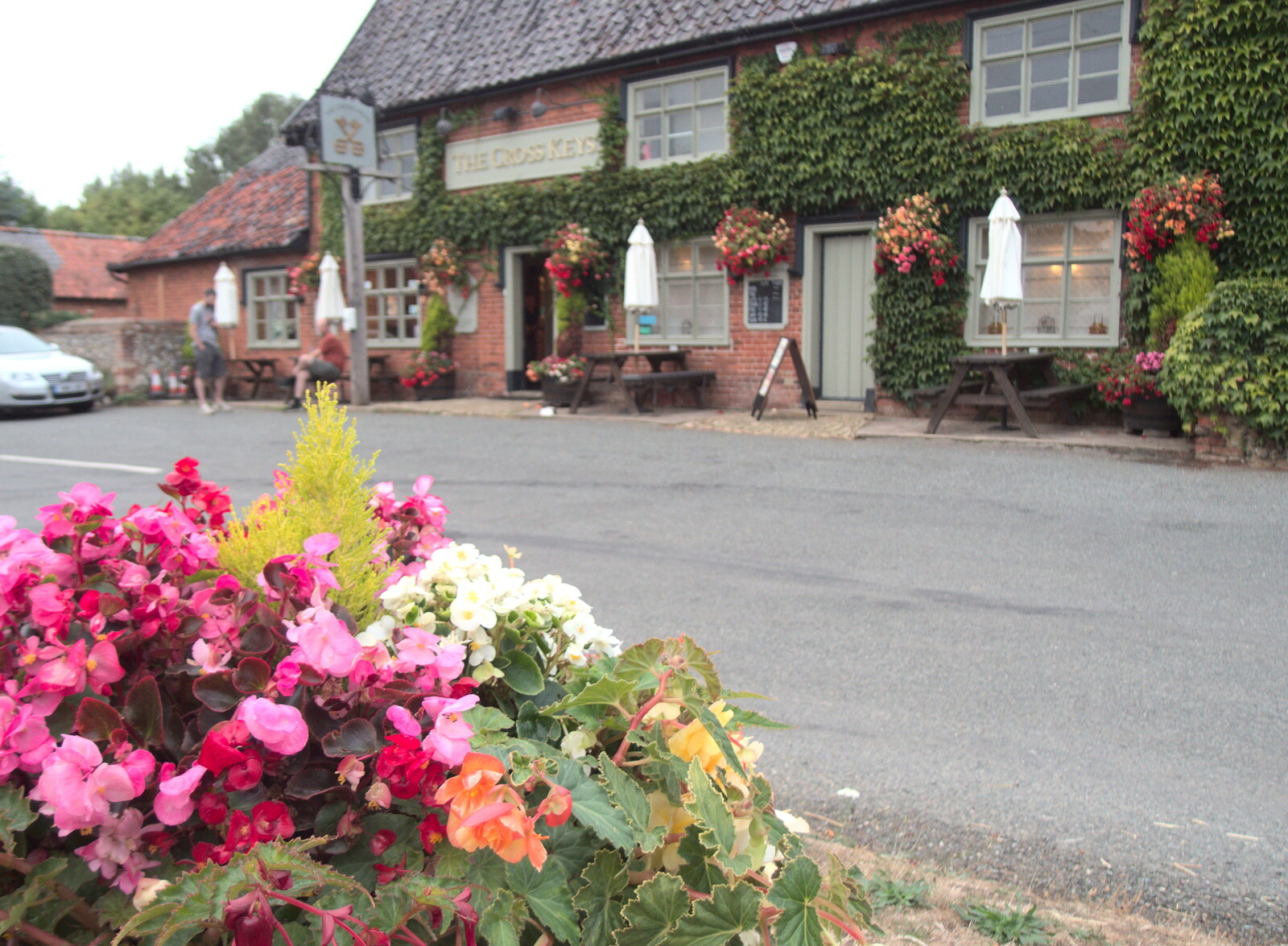 The BSCC at the Cross Keys, Redgrave, Suffolk - 25th August 2022: Flower pots on the green