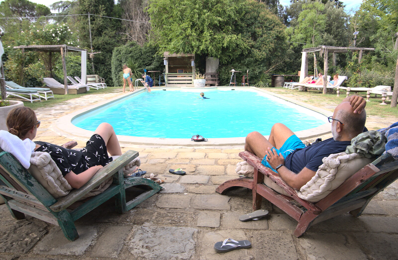 A Day by the Pool and a Festival Rehearsal, Arezzo, Italy - 3rd September 2022: Isobel and Stefano hang out by the pool