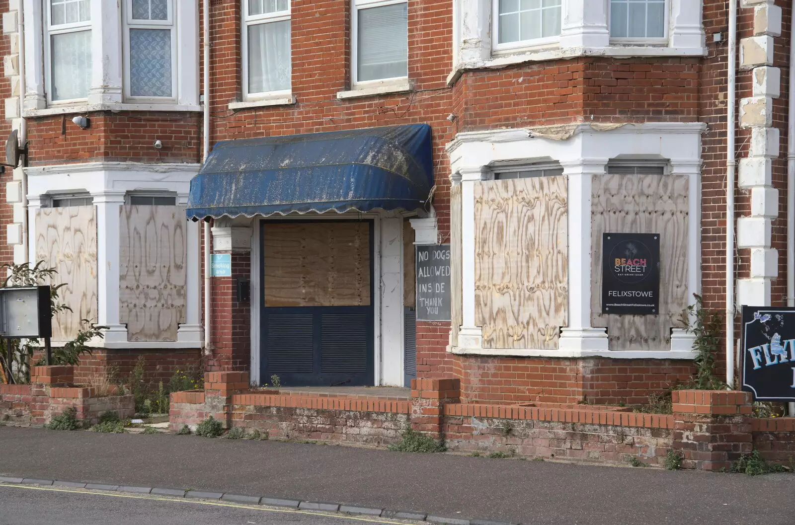 The hotel's derelict front entrance, from A Postcard from Felixstowe, Suffolk - 5th October 2022