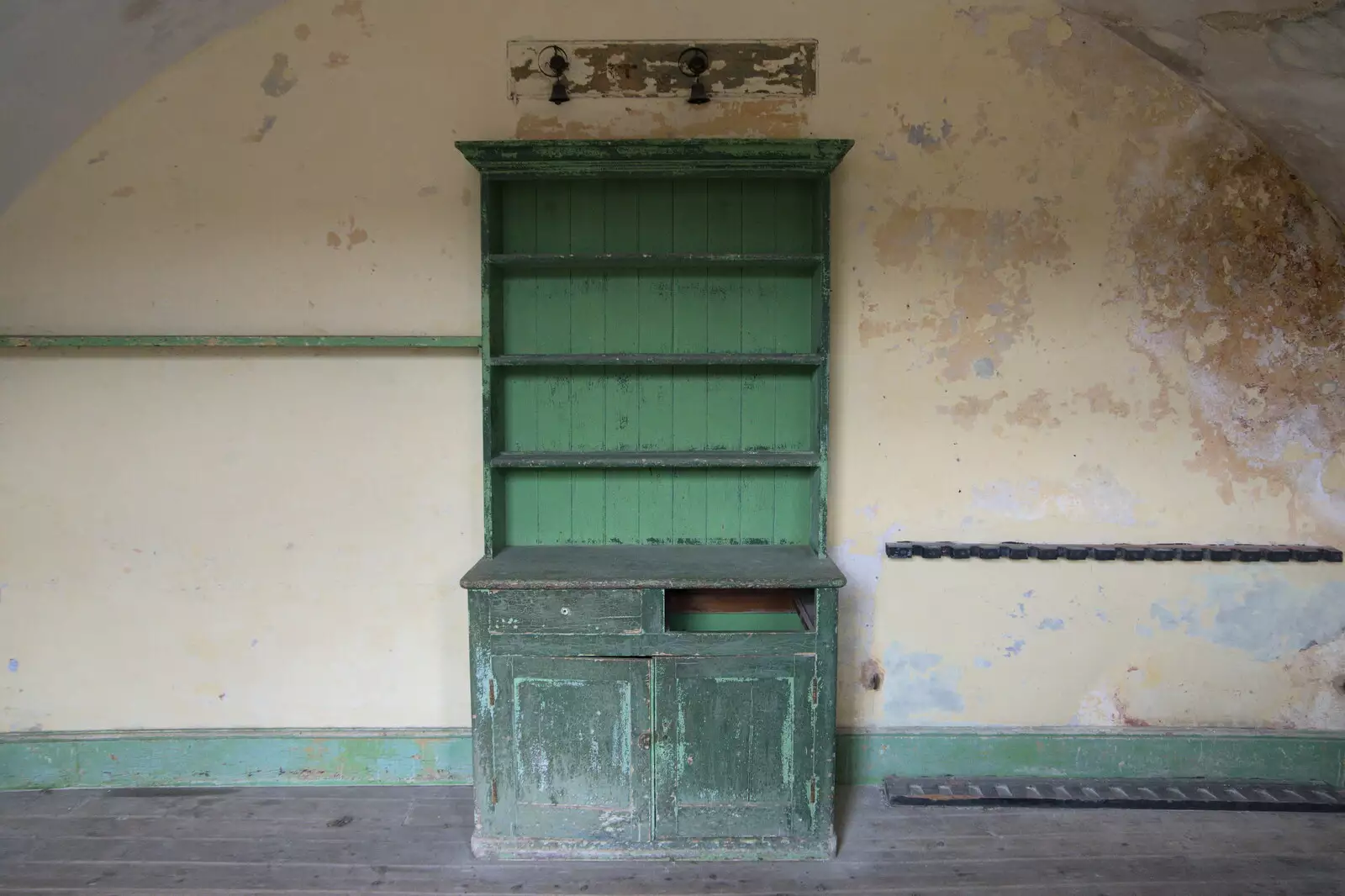 A green Welsh Dresser, from A Trip to Landguard Fort, Felixstowe, Suffolk - 16th October 2022