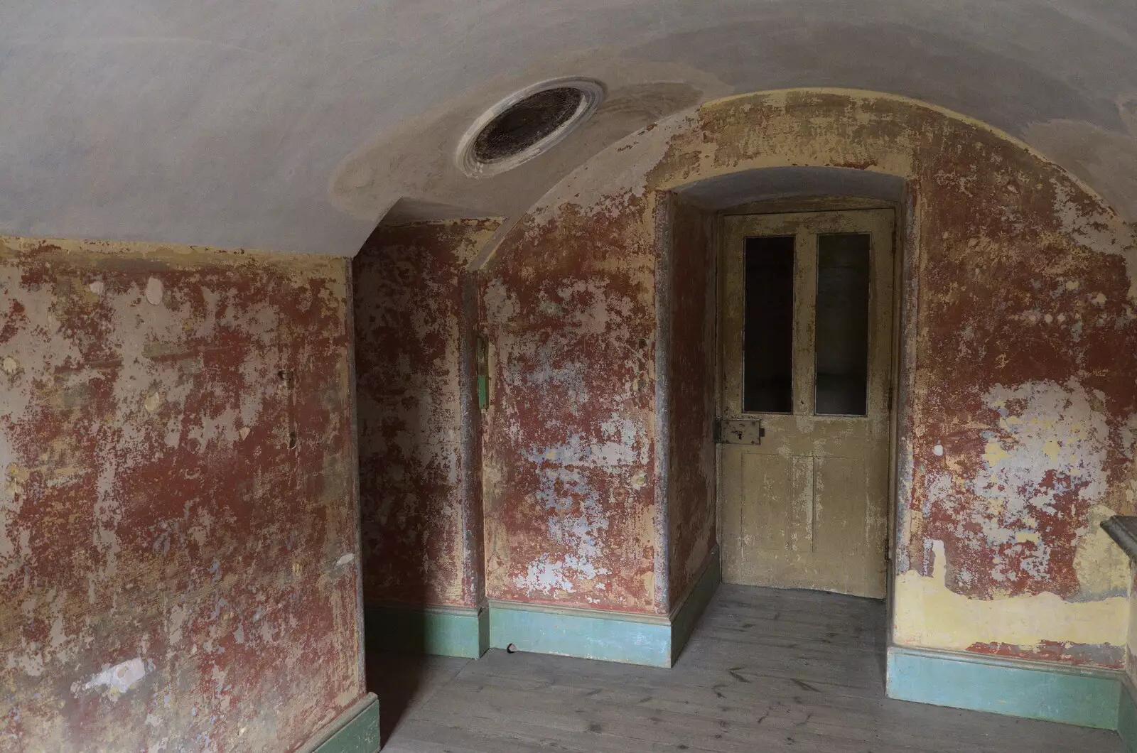 More richly-peeling paintwork, from A Trip to Landguard Fort, Felixstowe, Suffolk - 16th October 2022