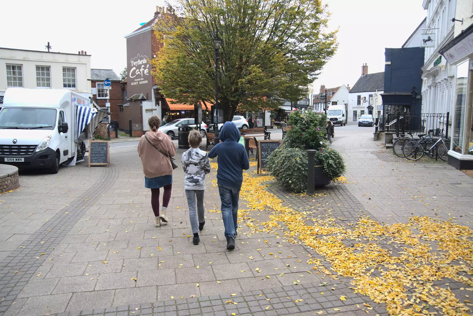 We walk up to the end of Sheepgate, from An Afternoon in Beccles, Suffolk - 26th October 2022